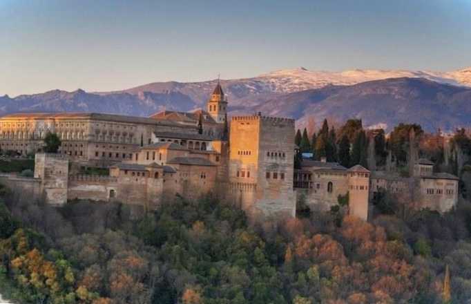 15 основних визначних пам'яток Гранади