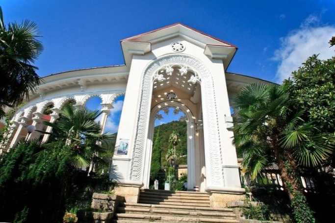 15 головних визначних пам'яток Гагри