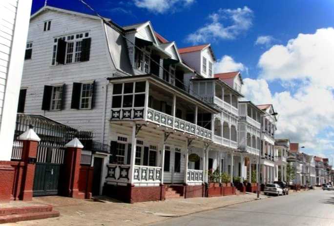 12 головних визначних пам'яток Суринаму