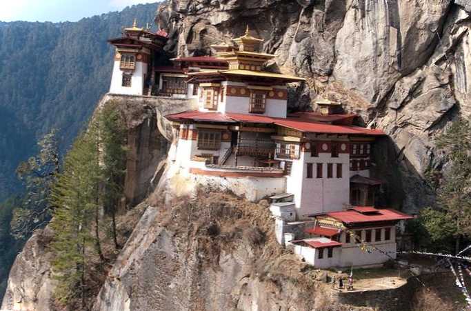 12 головних визначних пам'яток Бутану