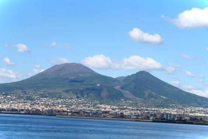 20 головних визначних пам'яток Неаполя